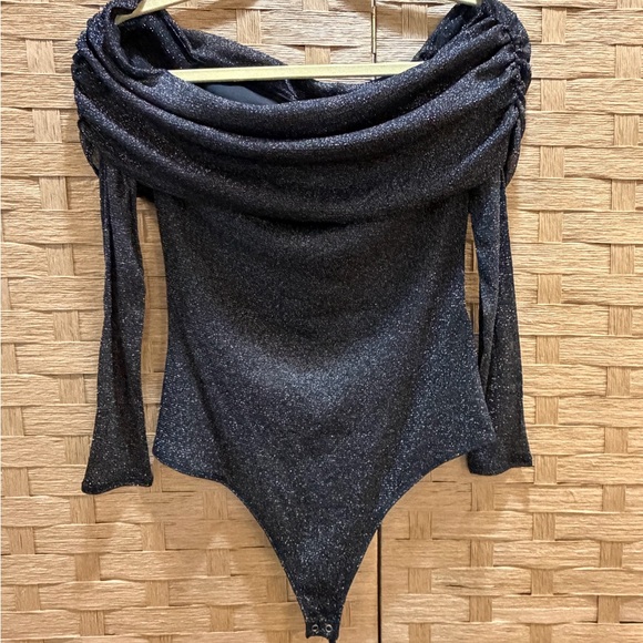 Abercrombie & Fitch Silver Shimmer Off the Shoulder Thong Bodysuit NWOT L - Picture 2 of 5